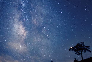 〈長野県〉阿智村の星空（イメージ）